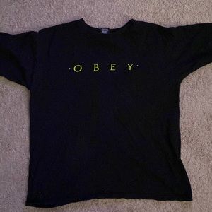 Women’s M Obey shirt